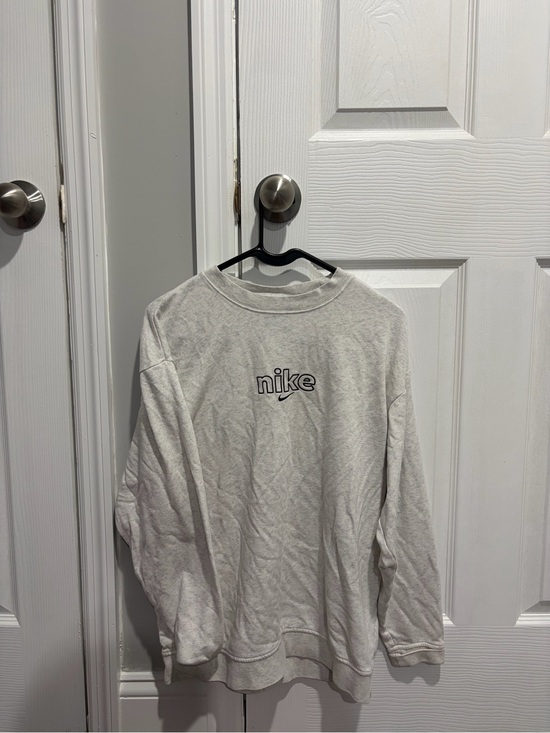 Nike Sweaters - Nike Women’s Light Gray Crewneck Sweatshirt